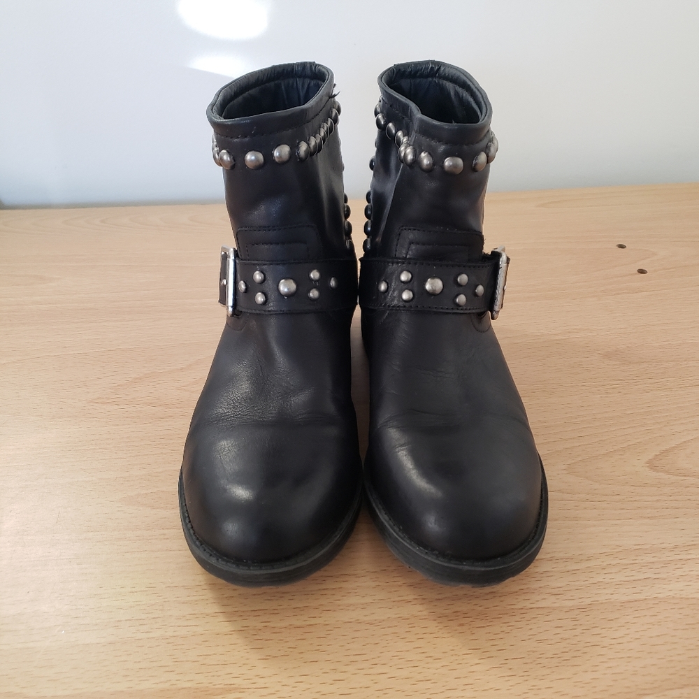 Kelsi Dagger women's size 6 boot.
